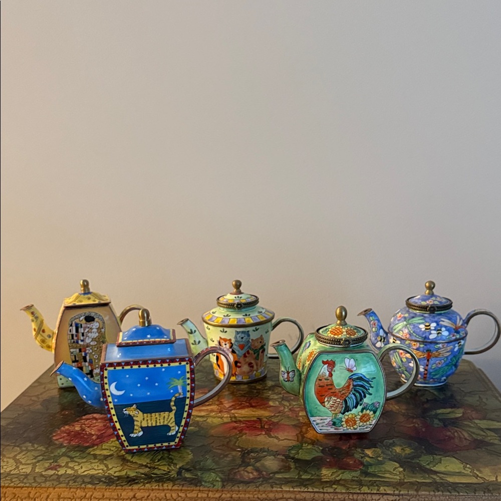 Vibrant Ceramic Teapot Set with Animal Motifs